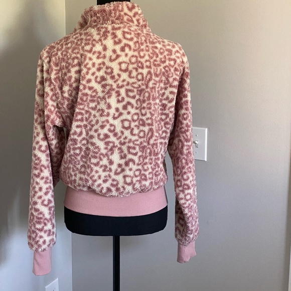 L* Space NWT Kat Power pink cheetah print Sherpa cropped jacket - Picture 4 of 10